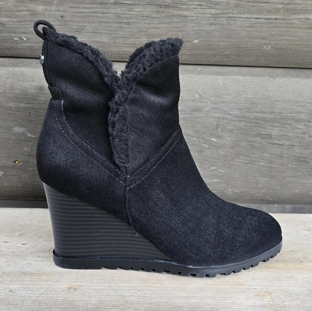 Nine West Camina Y2K Boho Minimalist Faux Fur Trim Wedge Comfort Bootie 7.5M